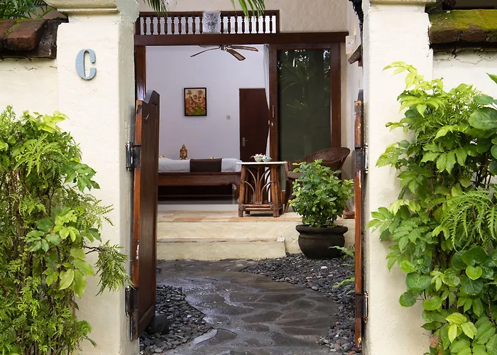 Alam Anda Ocean Front & Dive Resort 4*
