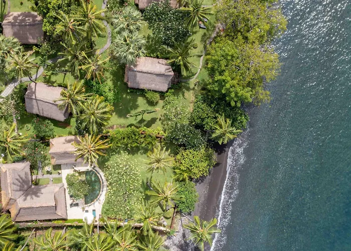 Alam Anda Ocean Front & Dive منتجع 4*